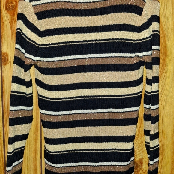 VINTAGE BASIC EDITIONS TURTLENECK SWEATER - Picture 2 of 3